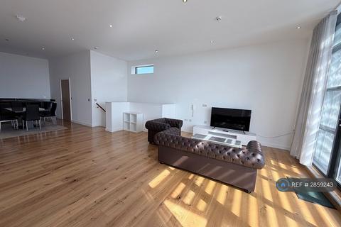 2 bedroom penthouse to rent, The Quays, Salford, M50