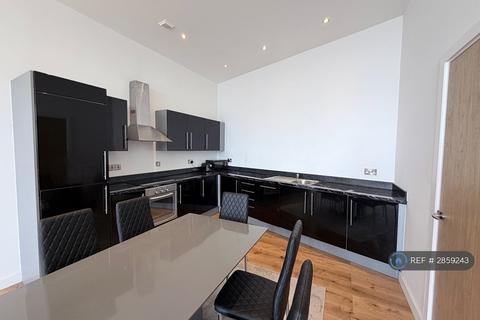 2 bedroom penthouse to rent, The Quays, Salford, M50