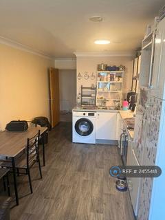 2 bedroom flat to rent, North Lawns, Gravesend, DA11
