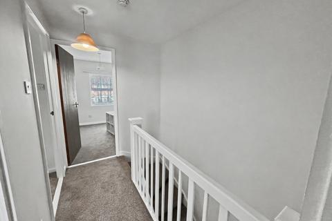 3 bedroom semi-detached house to rent, Wavell Gardens, Slough SL2
