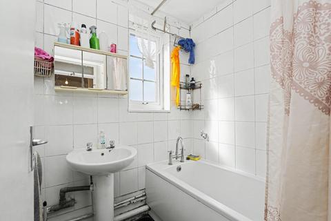 3 bedroom maisonette for sale, Lytchet Way, Enfield