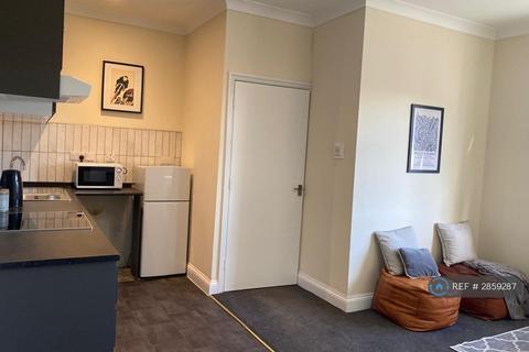 2 bedroom flat to rent, Oundle Road, Peterborough, PE2