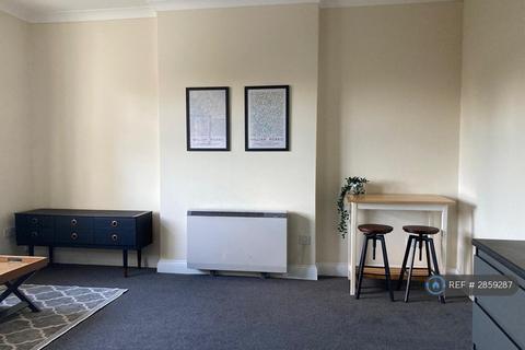 2 bedroom flat to rent, Oundle Road, Peterborough, PE2