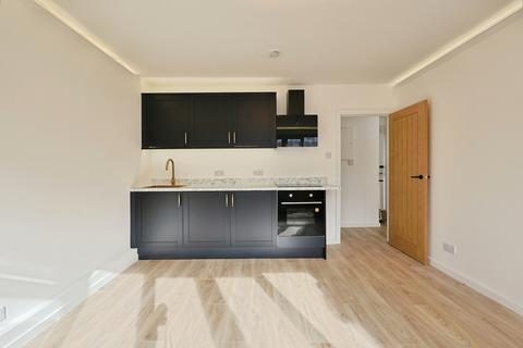 2 bedroom flat for sale, Elspeth Road, London, SW11