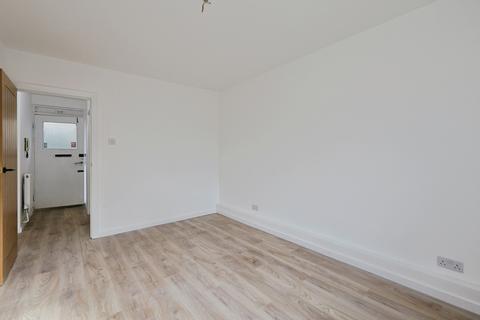 2 bedroom flat for sale, Elspeth Road, London, SW11