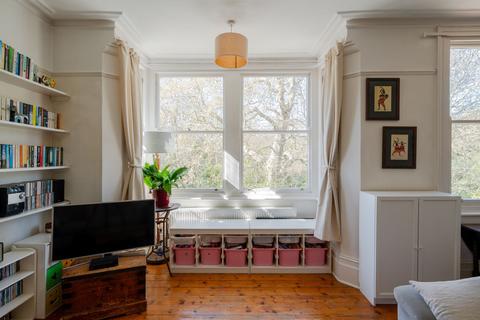 2 bedroom flat for sale, Forest Glade, London E11