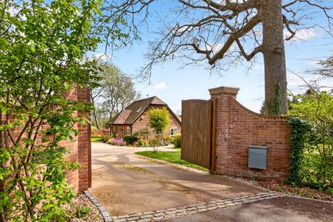3 bedroom detached house for sale, Chamber Lane, Farnham, GU10