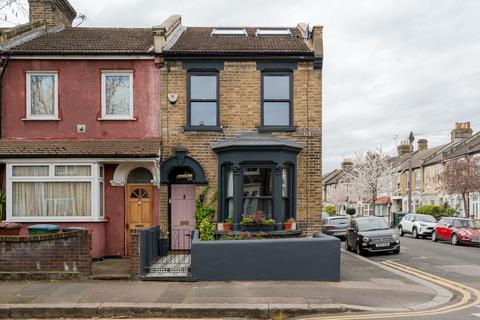 4 bedroom end of terrace house for sale, Cheneys Road, London E11