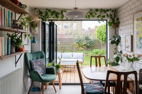 4 bedroom end of terrace house for sale, Cheneys Road, London E11