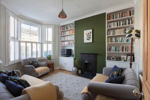 2 bedroom maisonette for sale, Twickenham Road, London E11