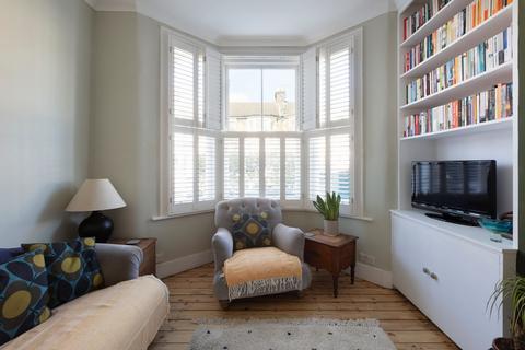 2 bedroom maisonette for sale, Twickenham Road, London E11
