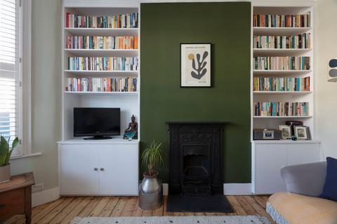 2 bedroom maisonette for sale, Twickenham Road, London E11