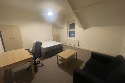3 bedroom flat to rent, Condercum Road, Newcastle upon Tyne NE4