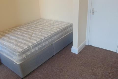 3 bedroom flat to rent, Condercum Road, Newcastle upon Tyne NE4