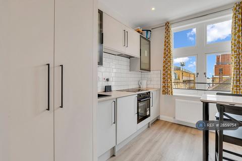 Studio to rent, Edgware Road, London, W2