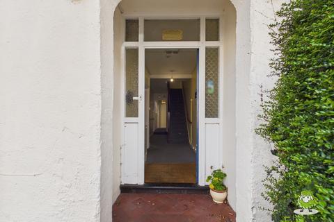 4 bedroom semi-detached house for sale, Wallis Road, Basingstoke, Hampshire, RG21