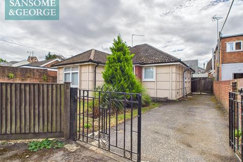 3 bedroom bungalow to rent, Victoria Road, Mortimer Common, Reading, Berkshire, RG7