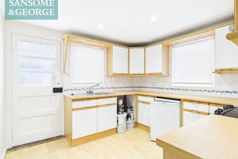 3 bedroom bungalow to rent, Victoria Road, Mortimer Common, Reading, Berkshire, RG7