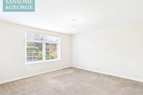 3 bedroom bungalow to rent, Victoria Road, Mortimer Common, Reading, Berkshire, RG7