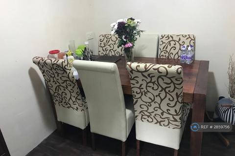 2 bedroom semi-detached house to rent, Ripple Road, Barking, IG11