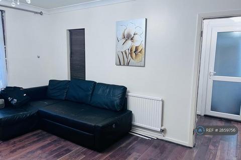 2 bedroom semi-detached house to rent, Ripple Road, Barking, IG11