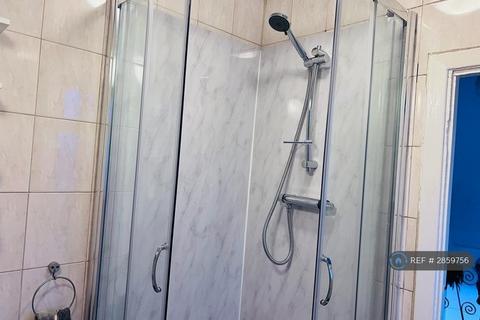 2 bedroom semi-detached house to rent, Ripple Road, Barking, IG11