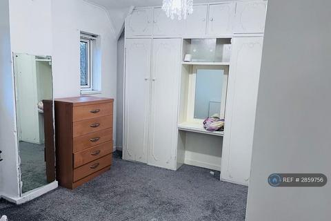 2 bedroom semi-detached house to rent, Ripple Road, Barking, IG11