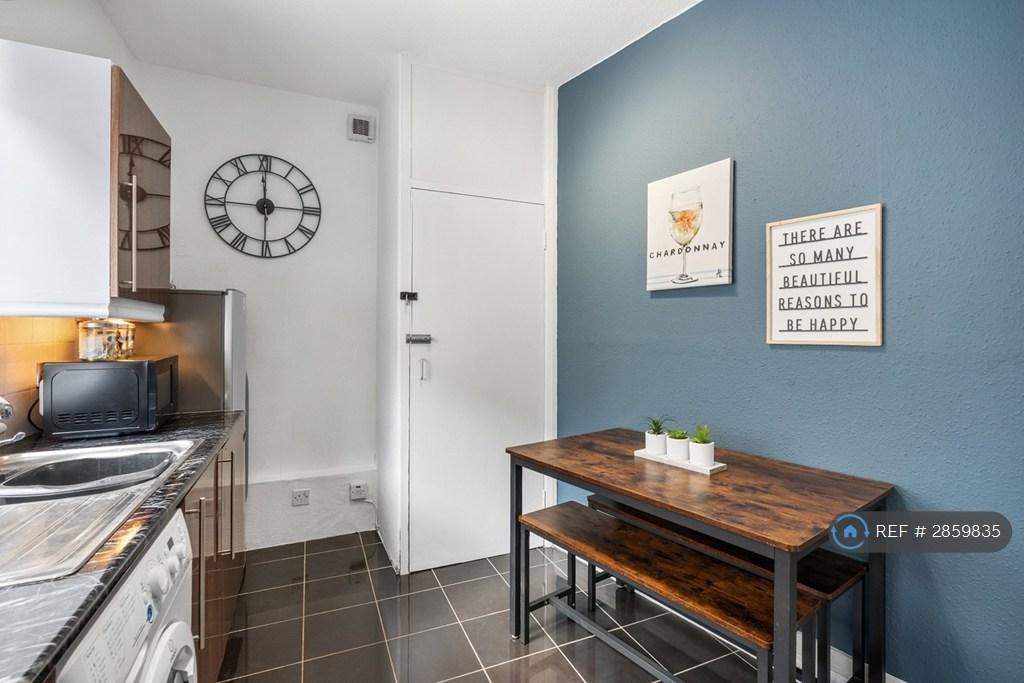 Apartment in Brighton, Round Hill - View 3