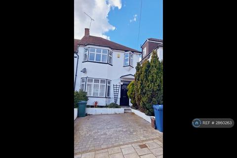 3 bedroom end of terrace house to rent, Woodfall Avenue, High Barnet, EN5