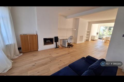 3 bedroom end of terrace house to rent, Woodfall Avenue, High Barnet, EN5