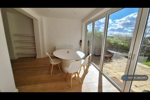 3 bedroom end of terrace house to rent, Woodfall Avenue, High Barnet, EN5
