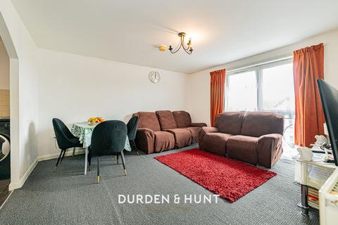 2 bedroom flat for sale, South Street, Romford, RM1