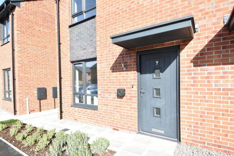 3 bedroom semi-detached house to rent, Pine Close, Bury BL9