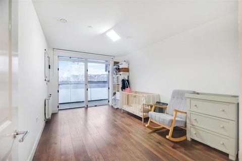 2 bedroom flat for sale, Peartree Way, London SE10