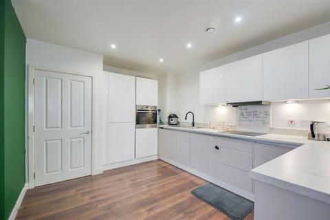 2 bedroom flat for sale, Peartree Way, London SE10