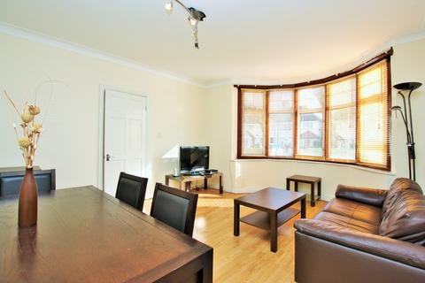 2 bedroom flat for sale, Highcroft Gardens, NW11