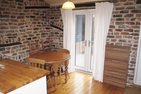 2 bedroom flat to rent, 112A Chestergate, Macclesfield, SK11 6DU