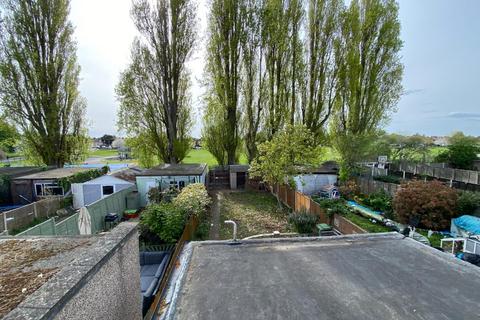 2 bedroom end of terrace house to rent, Kent Road., Dagenham, Dagenham