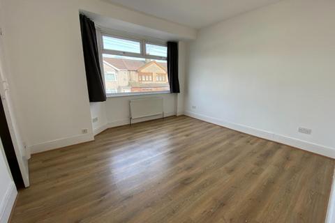 2 bedroom end of terrace house to rent, Kent Road., Dagenham, Dagenham