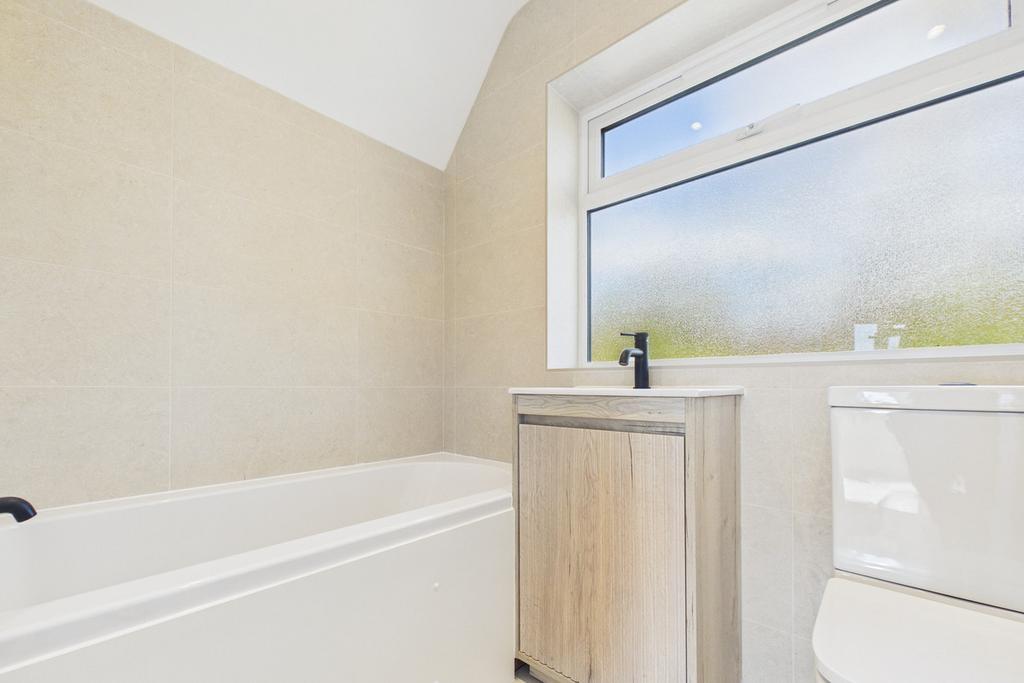 Contemporary family bathroom
