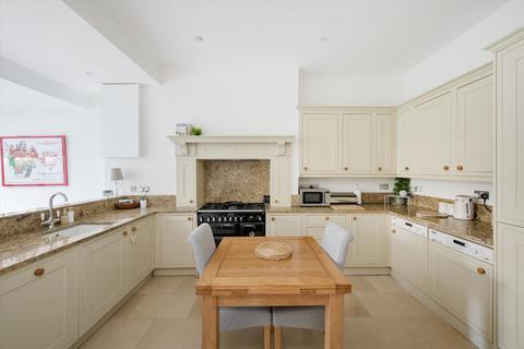 2 bedroom flat for sale, Glenloch Road, London NW3
