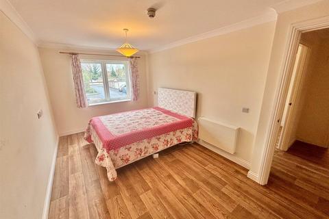 2 bedroom retirement property for sale, Rutland Crescent, Trowbridge BA14
