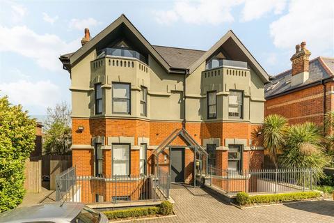 3 bedroom flat for sale, Chinbrook Road, London SE12