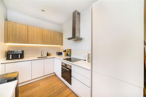 3 bedroom flat for sale, Chinbrook Road, London SE12