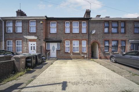 3 bedroom semi-detached house to rent, Maidenhall Road, Luton, Bedfordshire, LU4