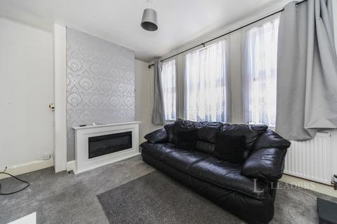 3 bedroom semi-detached house to rent, Maidenhall Road, Luton, Bedfordshire, LU4