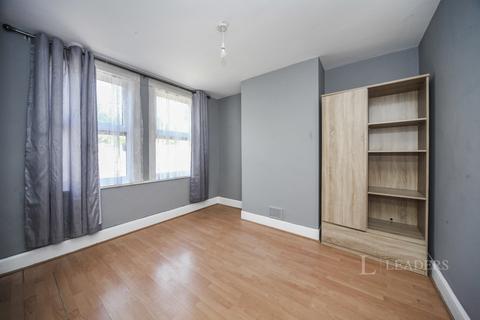 3 bedroom semi-detached house to rent, Maidenhall Road, Luton, Bedfordshire, LU4