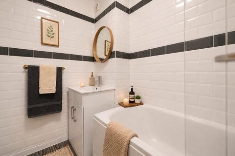 2 bedroom flat for sale, Blossom Lane, Enfield, EN2