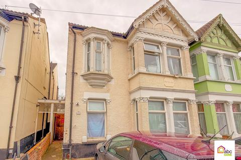 Studio for sale, Flat 2 33 Anerley Road, Westcliff-on-Sea, Essex, SS0 7HJ, UK