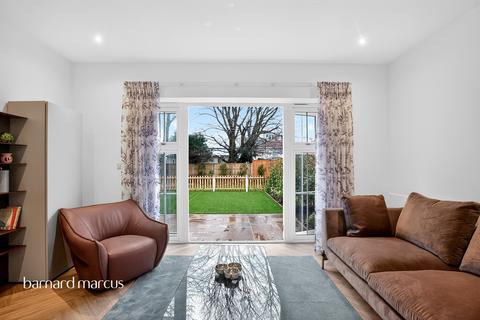 3 bedroom apartment for sale, Chase Side, London, N14